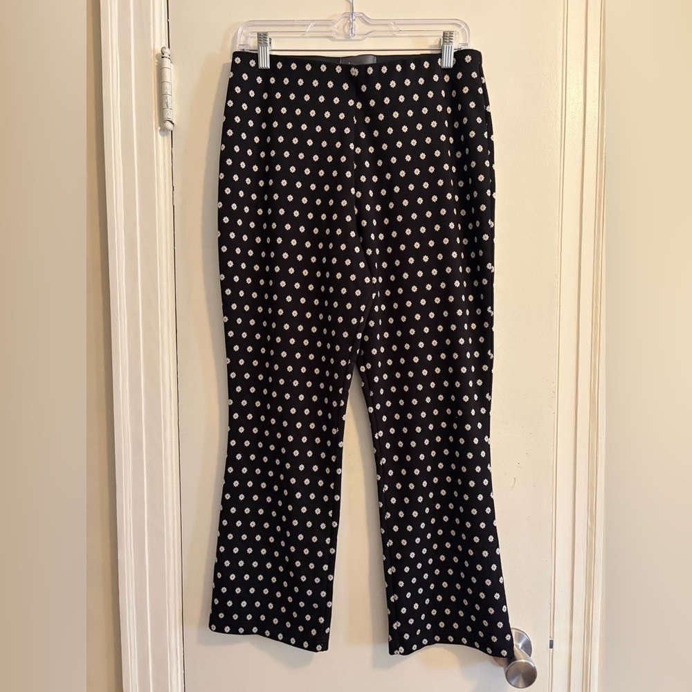 Anthropologie Mikayla Cropped Flare Pants Black Ditsy Daisy Print Size Medium - Picture 2 of 11